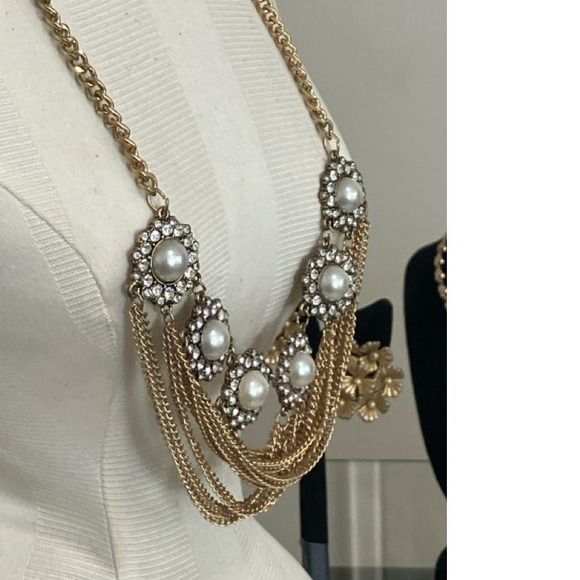 Vera Wang Faux Pearl Gold Tone Bib Statement Necklace - Picture 8 of 10